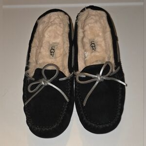 UGG Women’s Black Suede Moccasin Slippers Cozy Indoor/ Outdoor Shoes